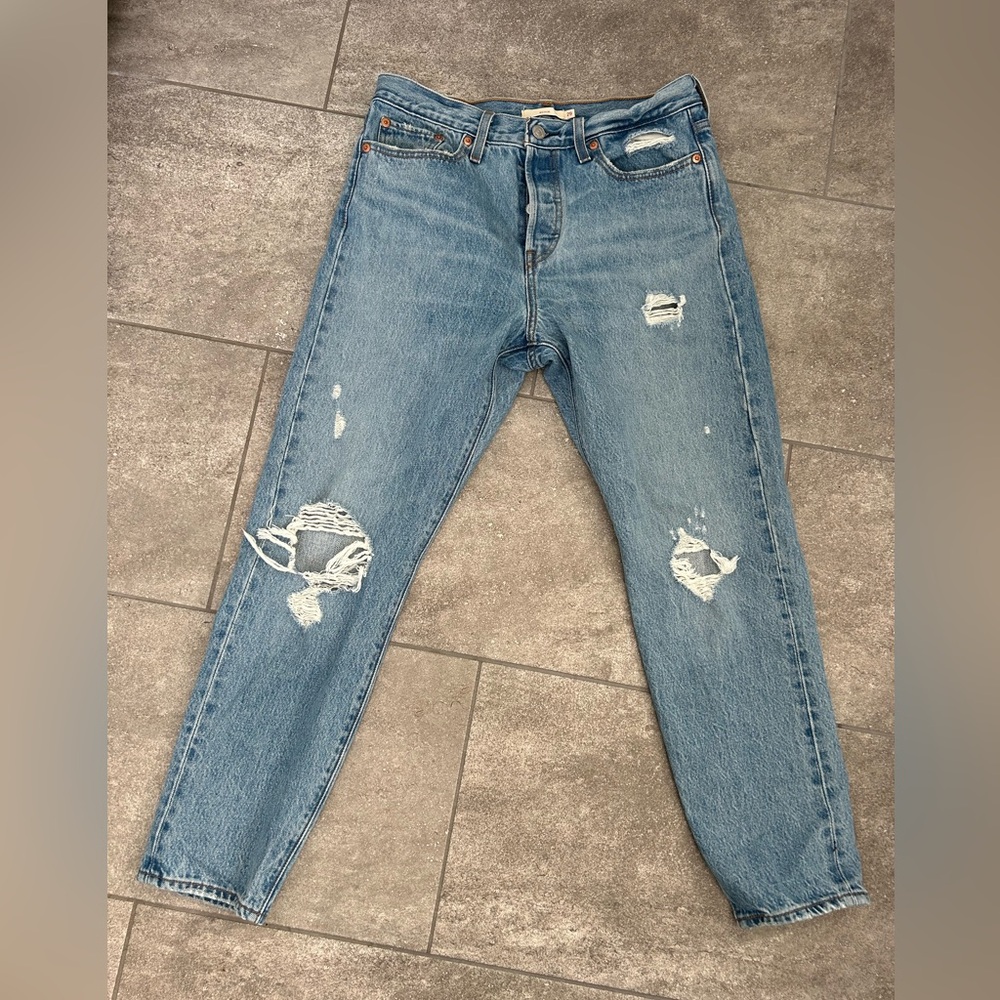 Levi Jeans women’s size 29 blue Wedgie Straight Ankle  Distressed
